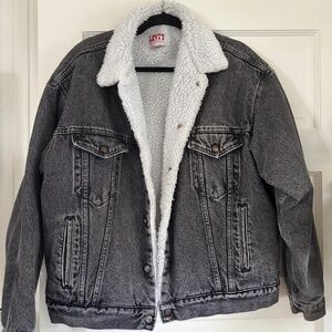 VINTAGE Levi’s grey acid wash Sherpa jean jacket